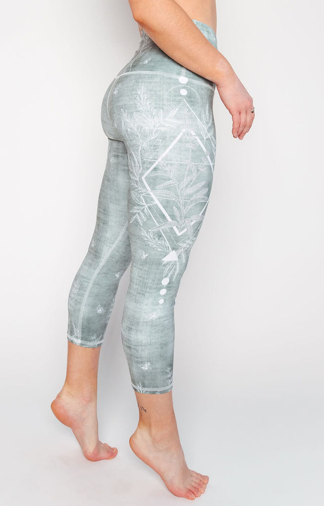 Pure Sage Printed Yoga Crops right