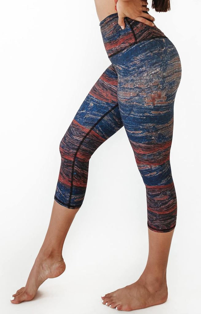 Pedra Printed Yoga Crops Side